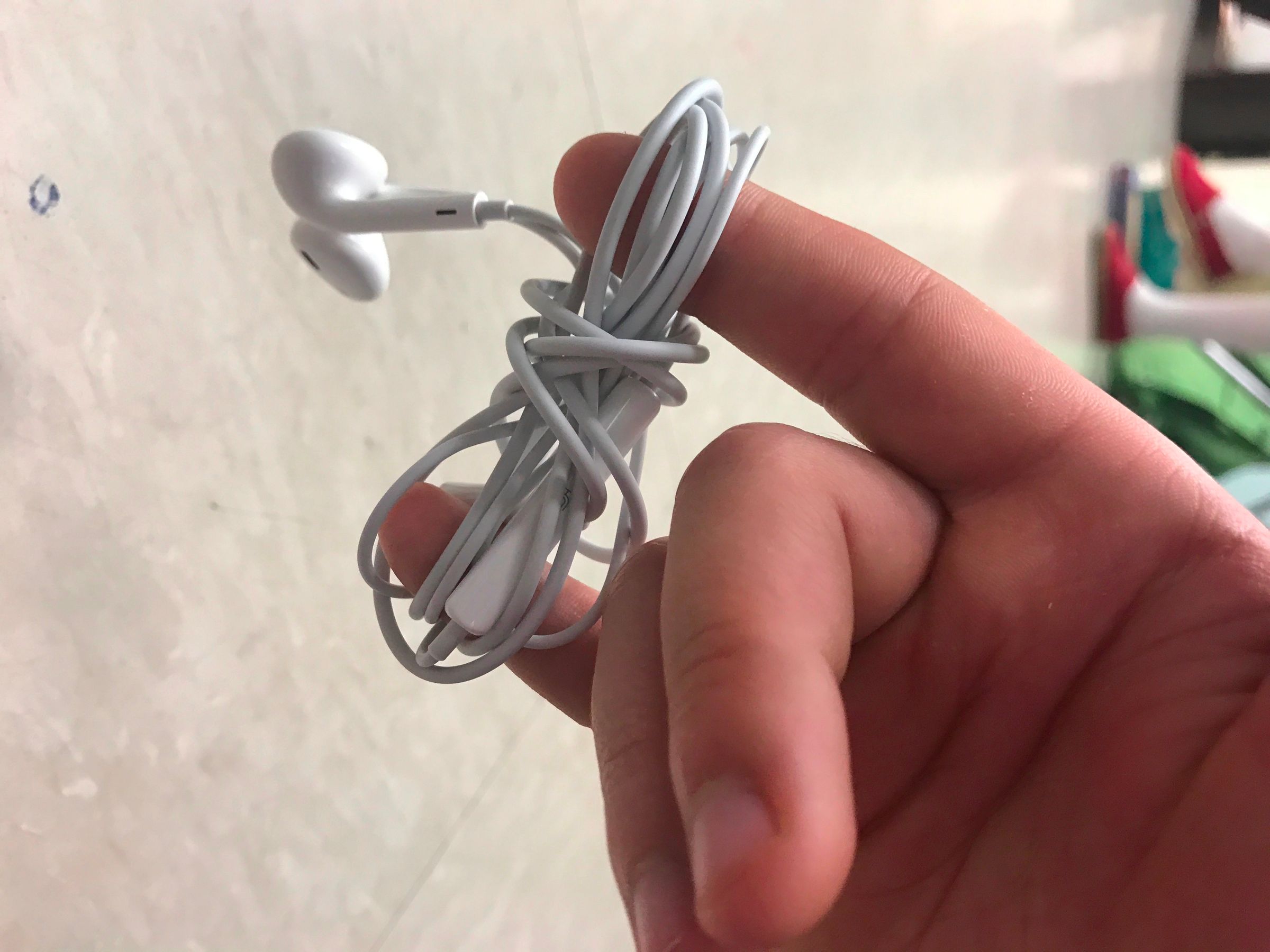 Wrap Up Earbuds to Keep From Tangling! 4 Steps Instructables