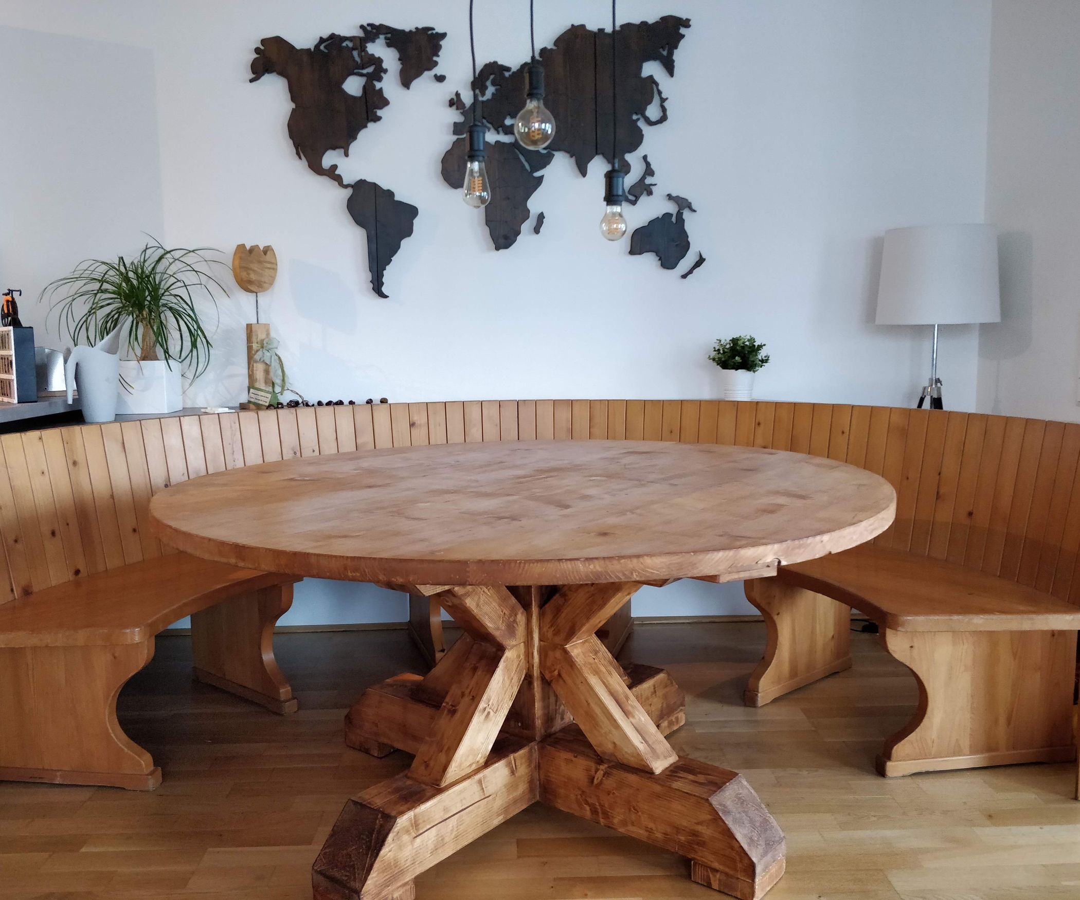 Rustic Round Farm House Table : 4 Steps - Instructables