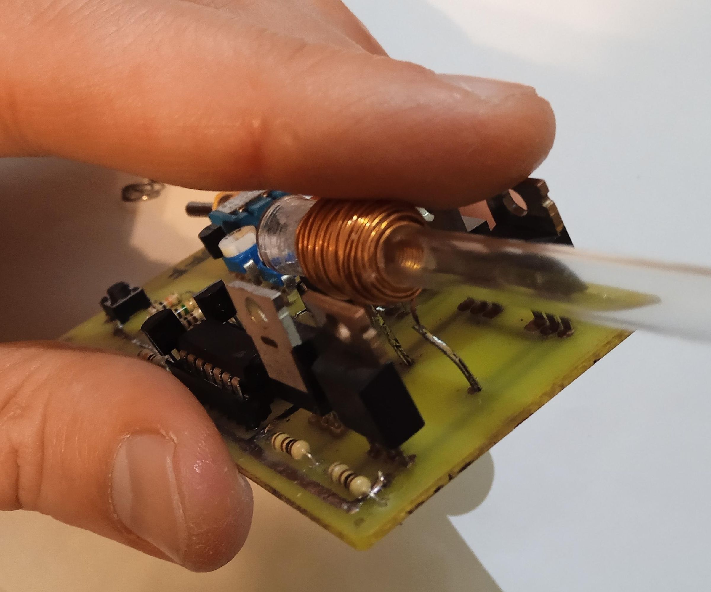 Puny Induction Heater That Can Act As a Terrible Vape