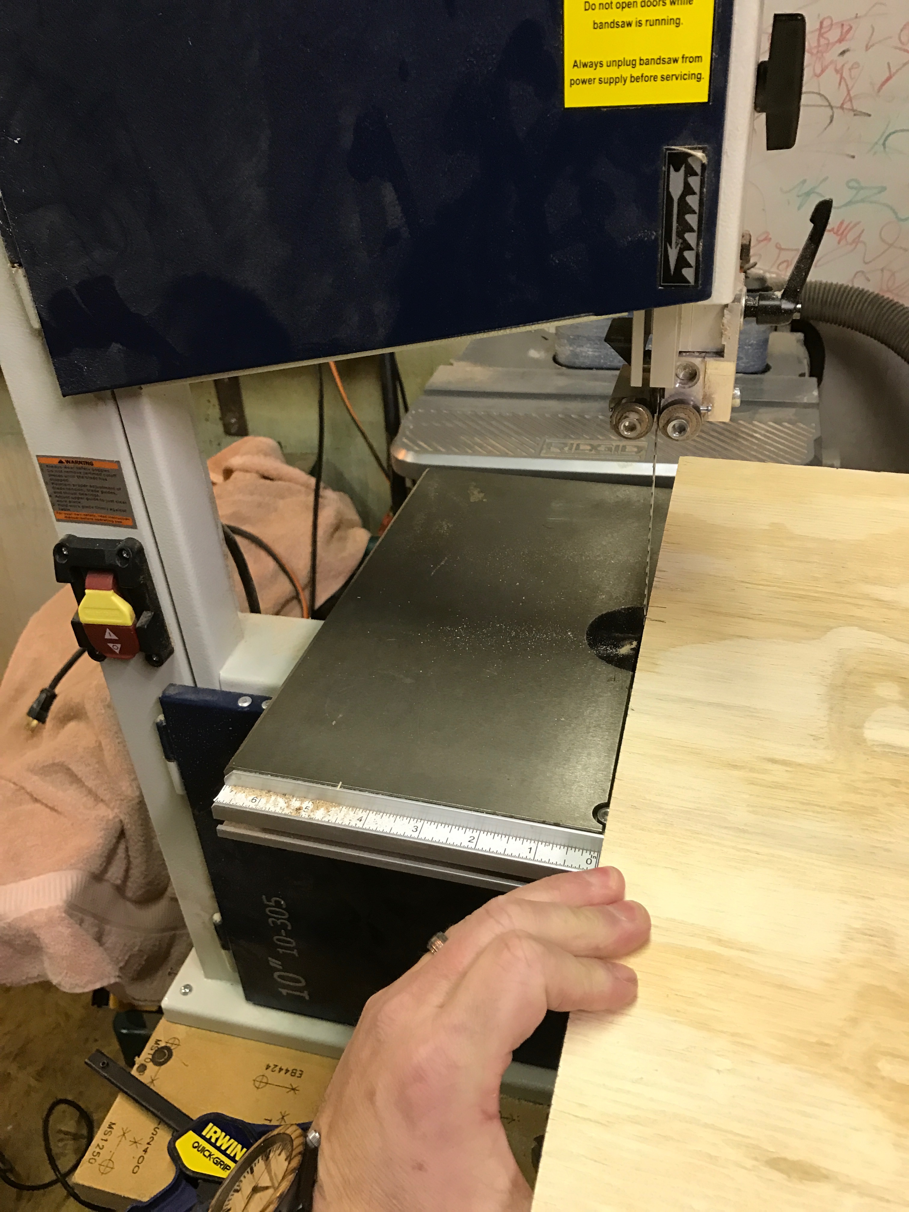 The Easiest and Cheapest Band Saw Circle Jig! 7 Steps (with Pictures