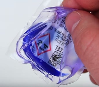 Mixing Cola and Washing GEL Results in a Very Unexpected and Dazzling Reaction!