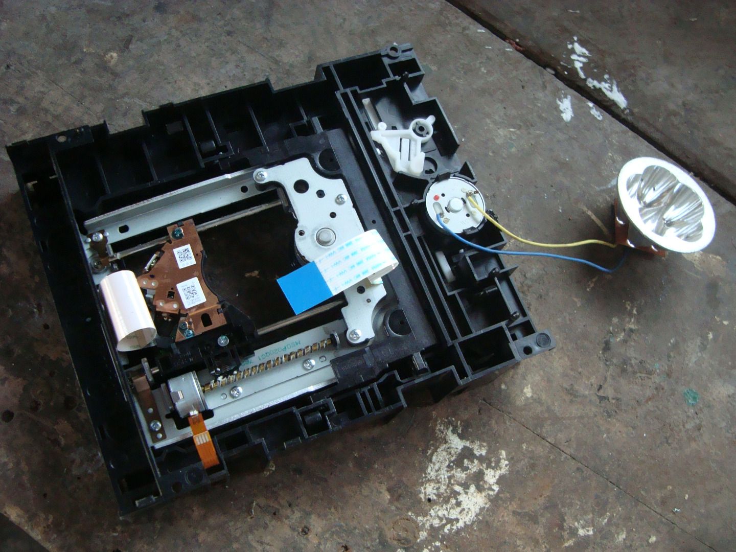 Free Energy With a Dvd Drive : 5 Steps - Instructables