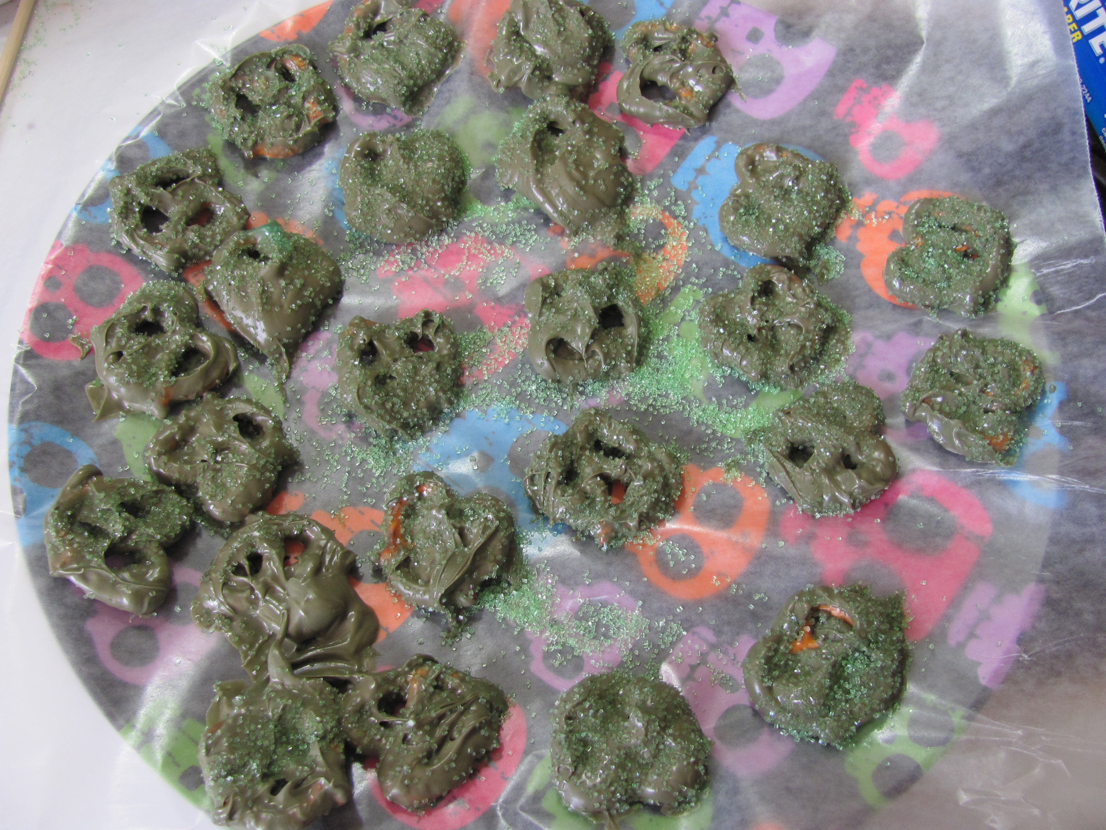 Easy Chocolate Covered Pretzels