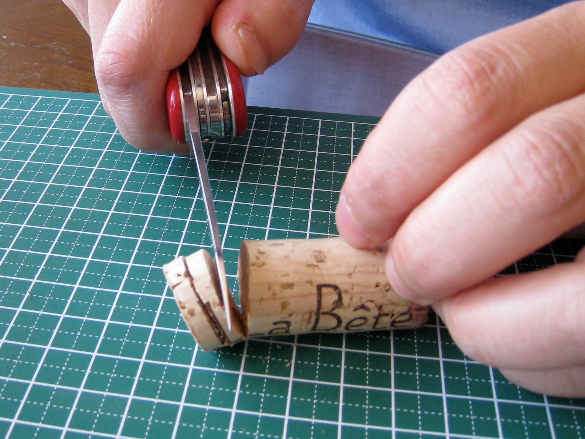 Stop Table Wobbles! 4 Steps (with Pictures) Instructables