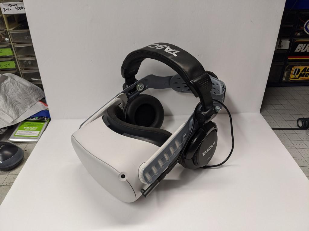Ocufreak Quest 2 Headstrap and Headphones : 4 Steps