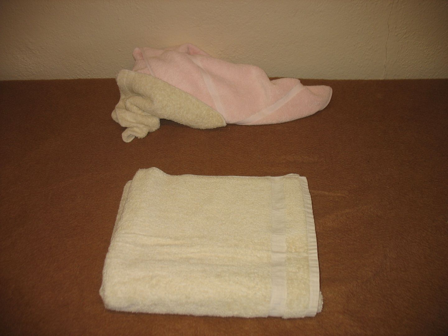 Folding Towels in Quarters and Thirds 9 Steps Instructables