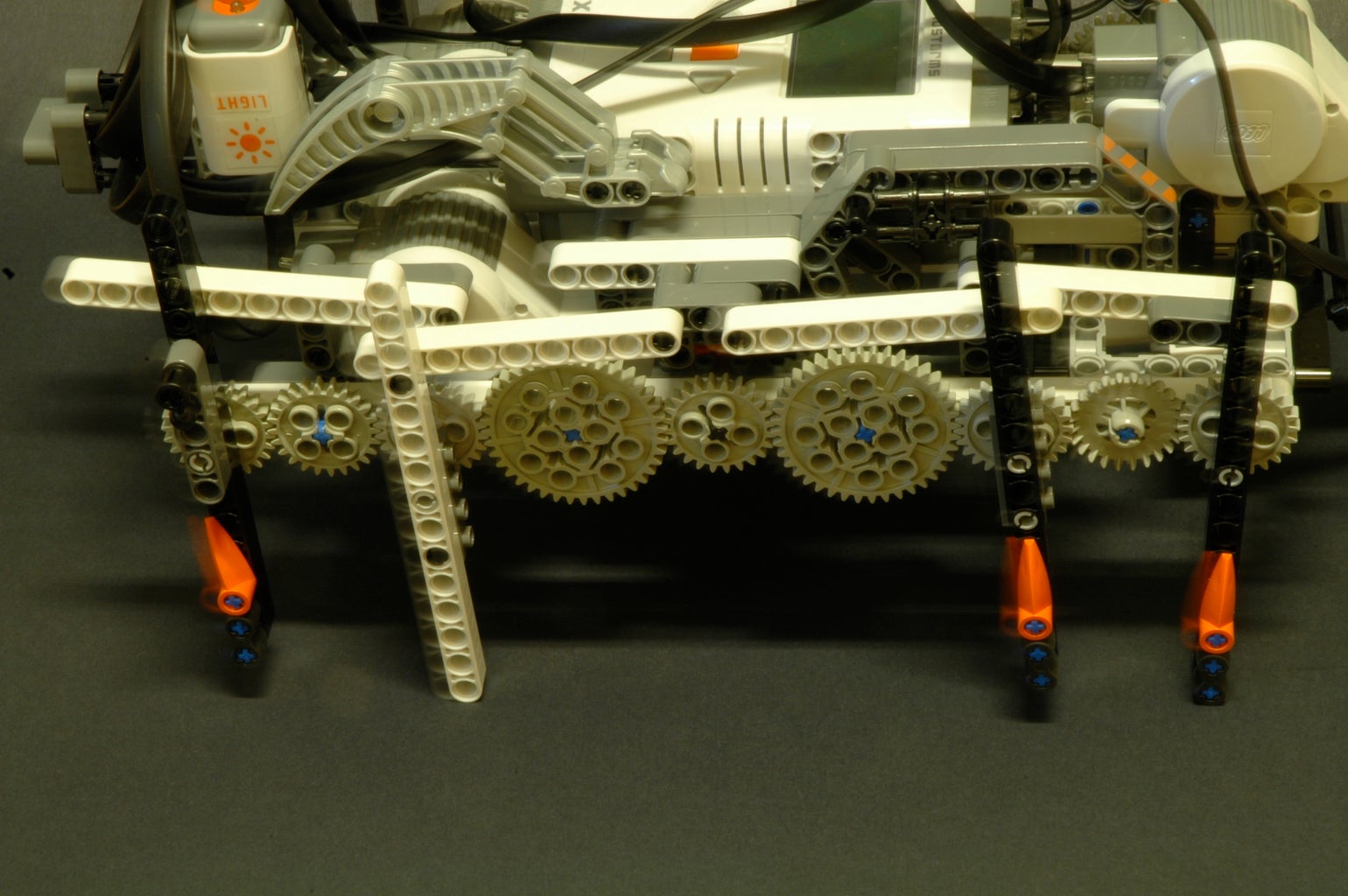 How to Build a Lego Mindstorms NXT OCTOPOD Robot?