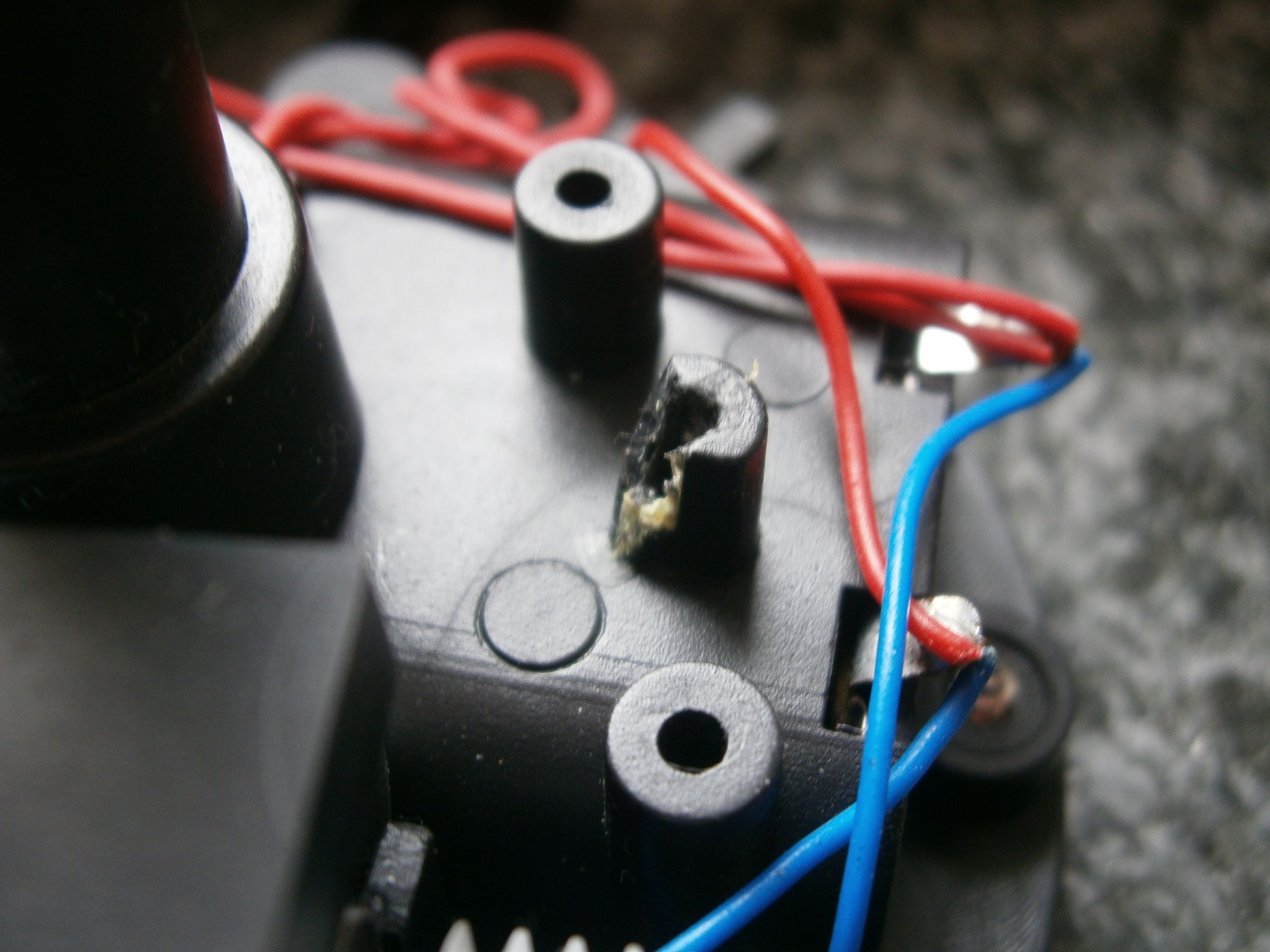 Broken gear pin holder fix - Lightshowtoy