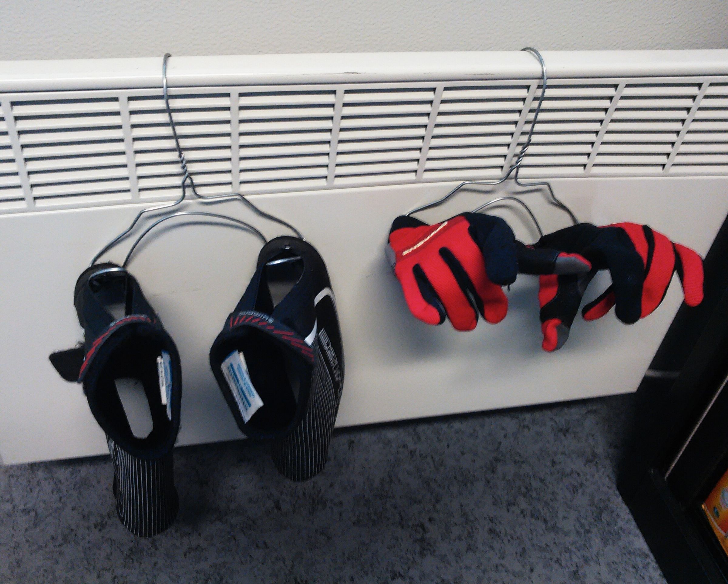 Coat Hanger Hack : Gears Dryer