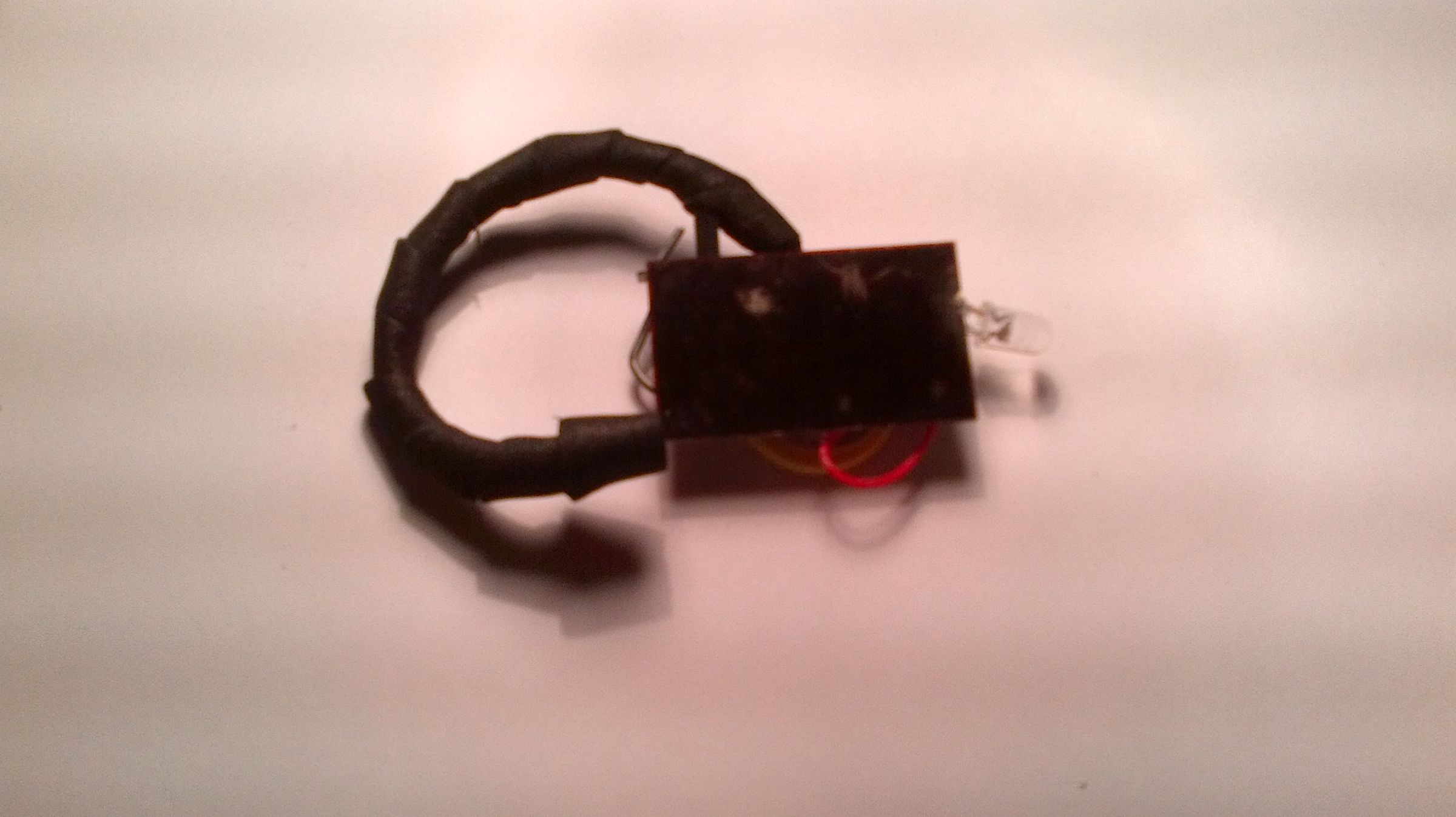 Pocket LED Flashlight Charged by the Sun