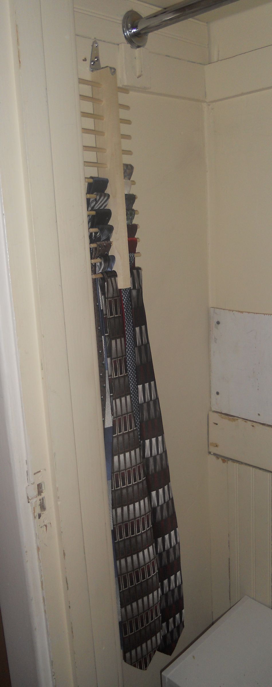 Space Saving Tie Rack