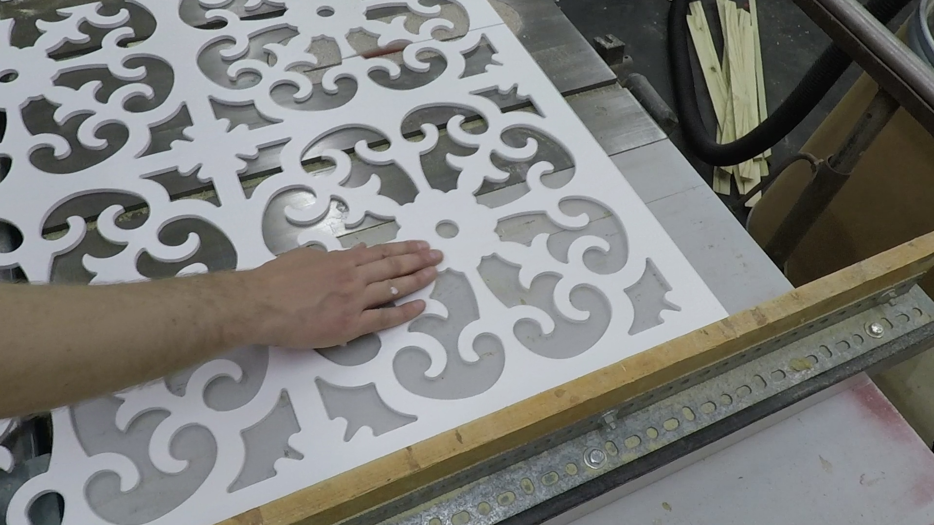 How to Install or Upgrade Lattice Below a Bay Window 6 Steps (with