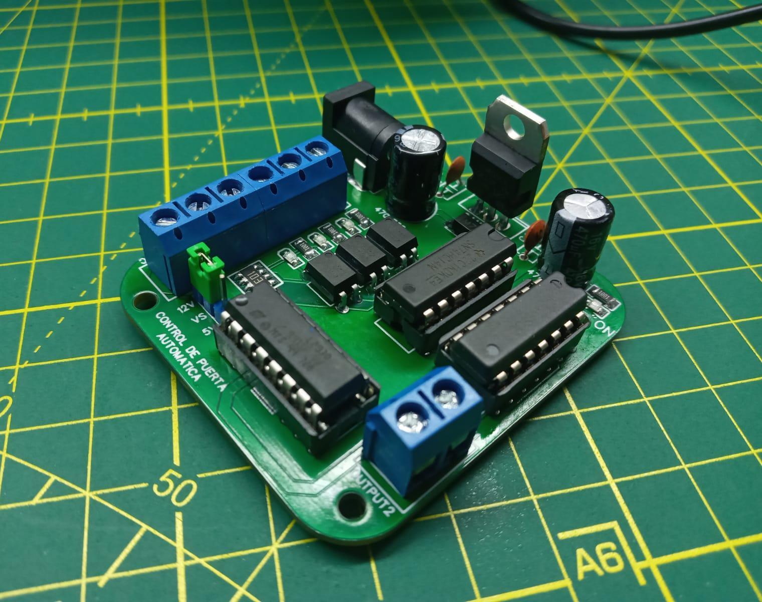 AUTOMATIC DOOR WITH PRESENCE SENSOR