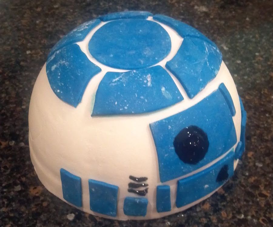 R2D2 Projector Cake