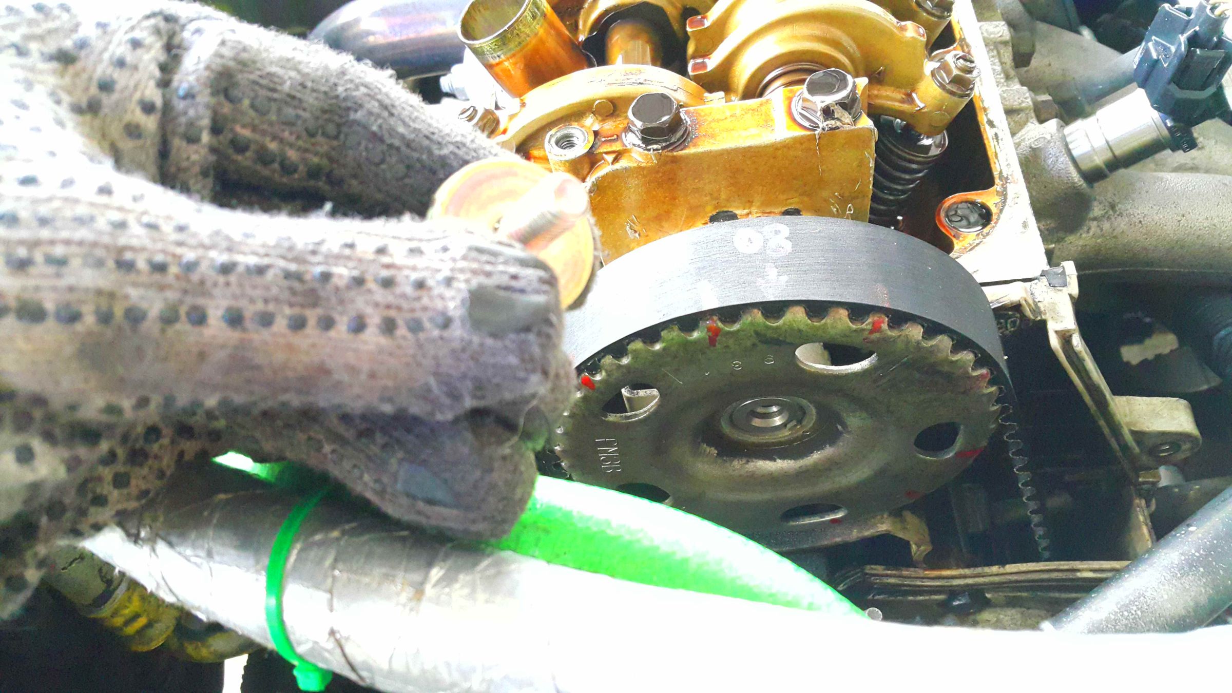 Replacing a Camshaft Seal (Honda Civic 1999, D15B). 5 Steps (with