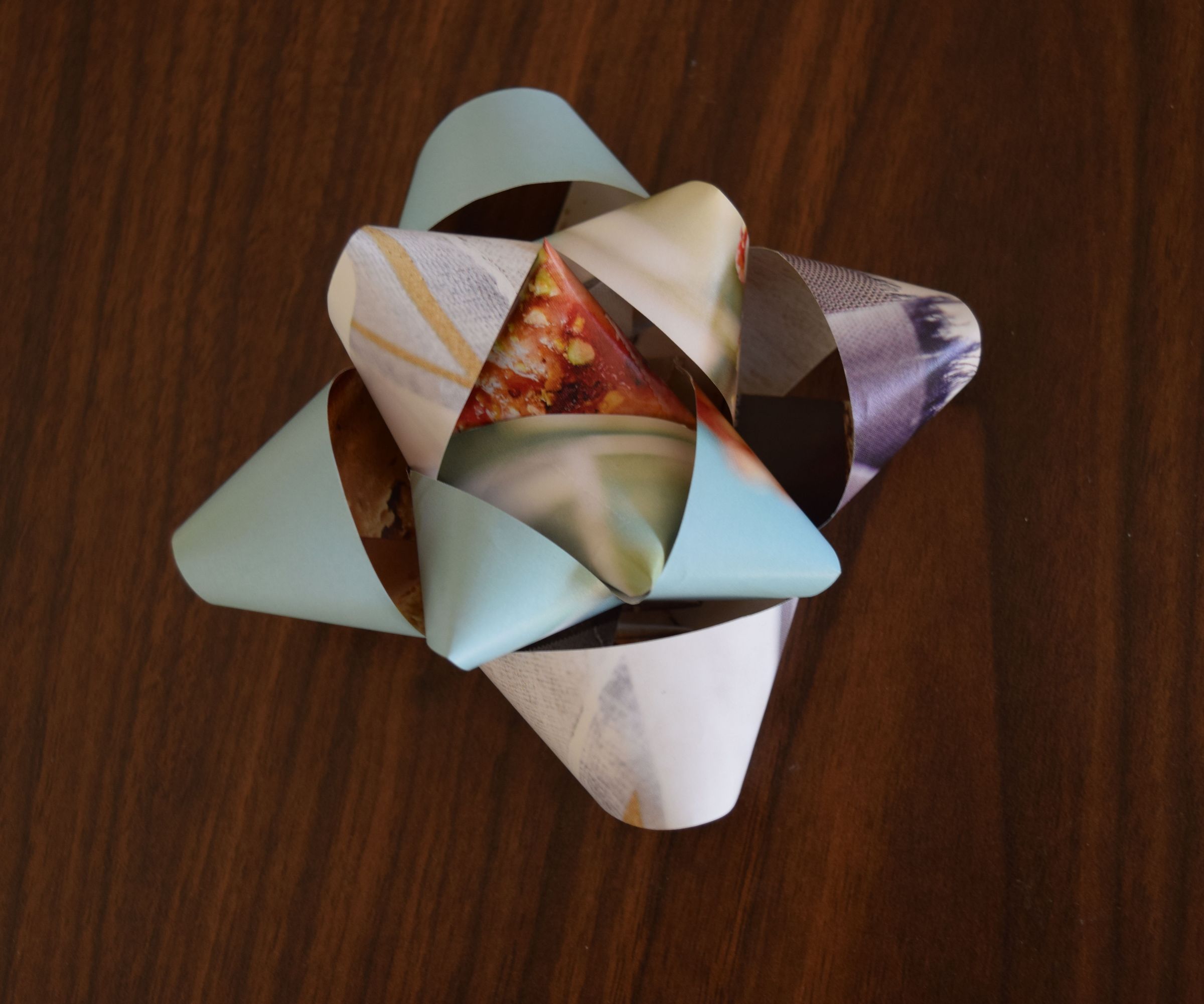 Easy Present Bow From a Magazine