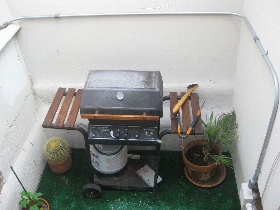 Installing a Temperature Gauge in a Gas Grill