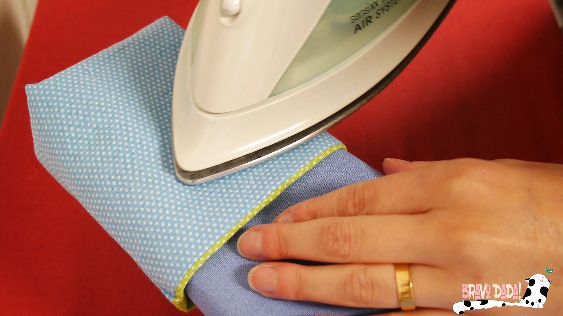 DIY How to Make a Quilted Sewing Machine Mat With Pockets and Thread