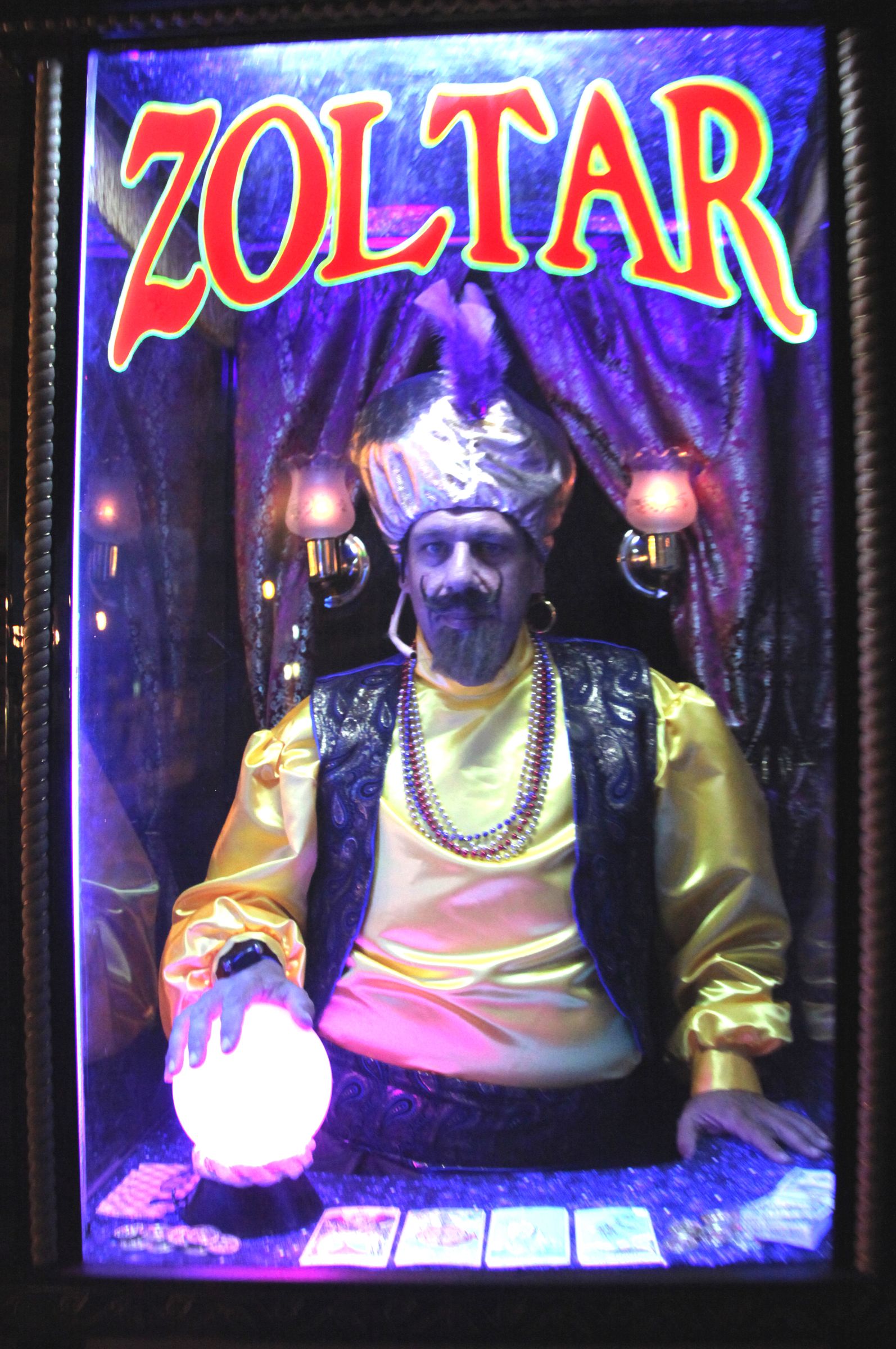 Zoltar - the Flickering Lamps