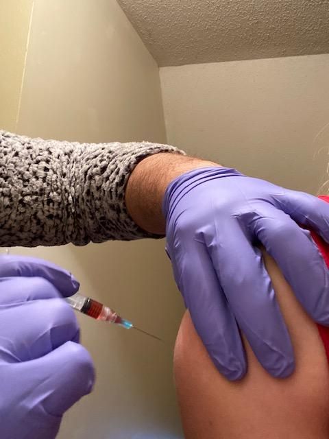 Administering a Intramuscular B12 Injection : 5 Steps