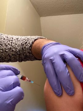 how to inject b12 into muscle How to self-inject intramuscular vitamin B12 - Overview