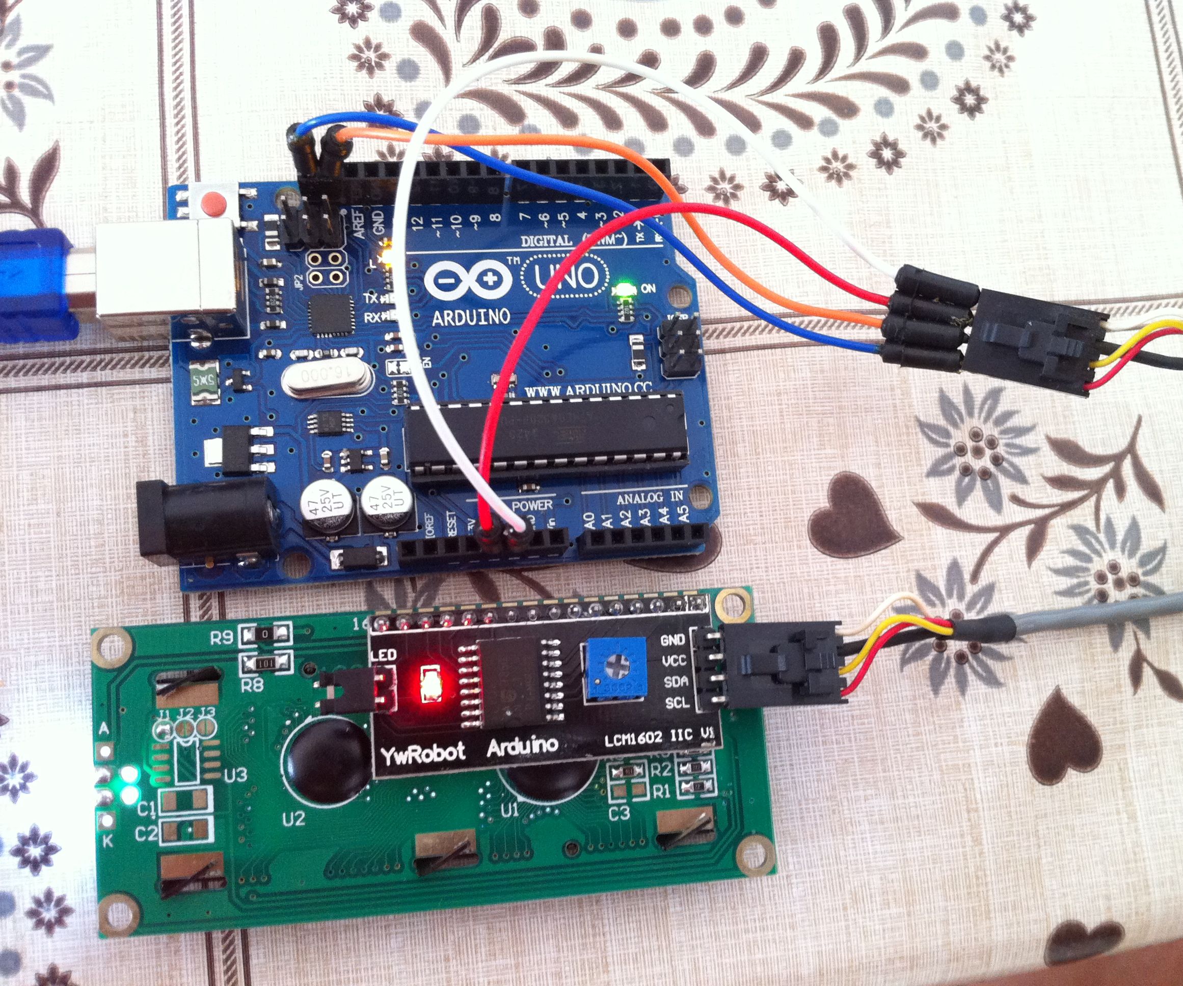 PacMan and Custom Characters on Arduino With a 16x2 LCD I2C YwRobot LCM1602 IIC V1