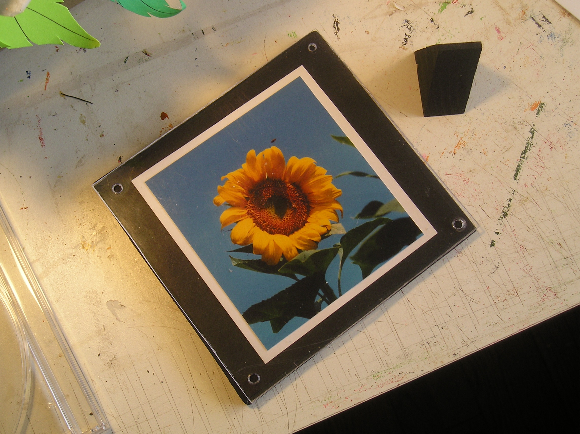 How to Recycle Jewel or CD Cases Into Picture Mounts 7 Steps