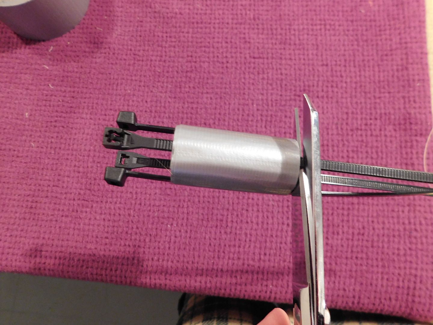 Variablesized Knitting Tube Using Zip Ties 6 Steps (with Pictures