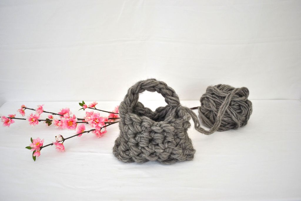 How to Finger Crochet a Purse