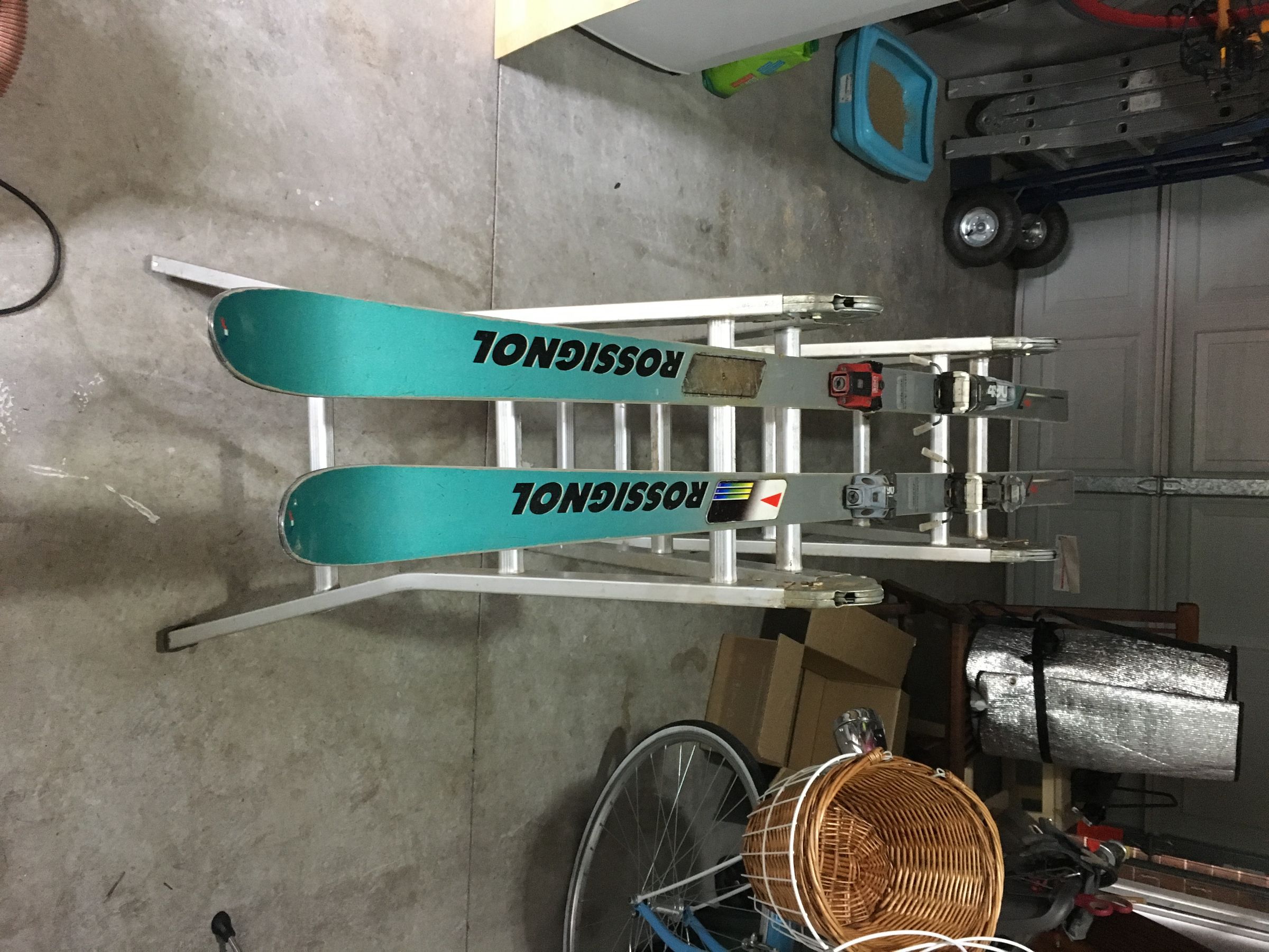 Make a Takedown Bow From Skis!