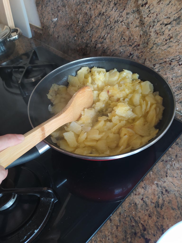 Typical Spanish Omelet : 11 Steps (with Pictures) - Instructables