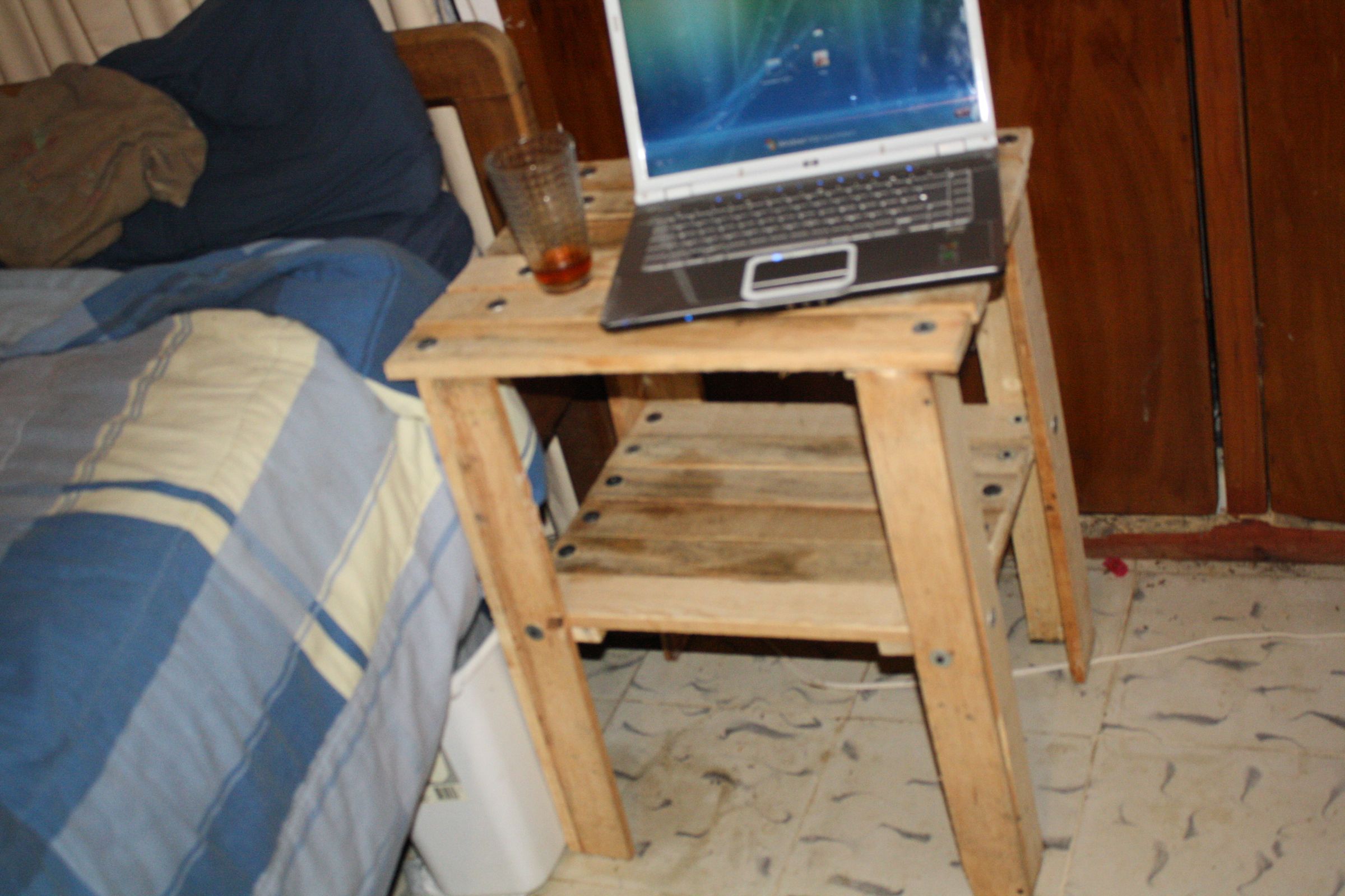 Mesita - Little Table.