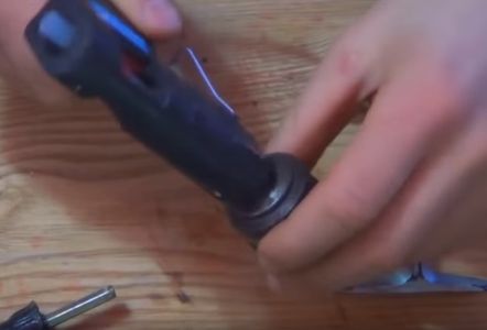 Through Spinning Reel That Is Always Lying in My Hand, I Came Up With the Idea to Make a Small Drill of Fast-response Coil With Their Hands.