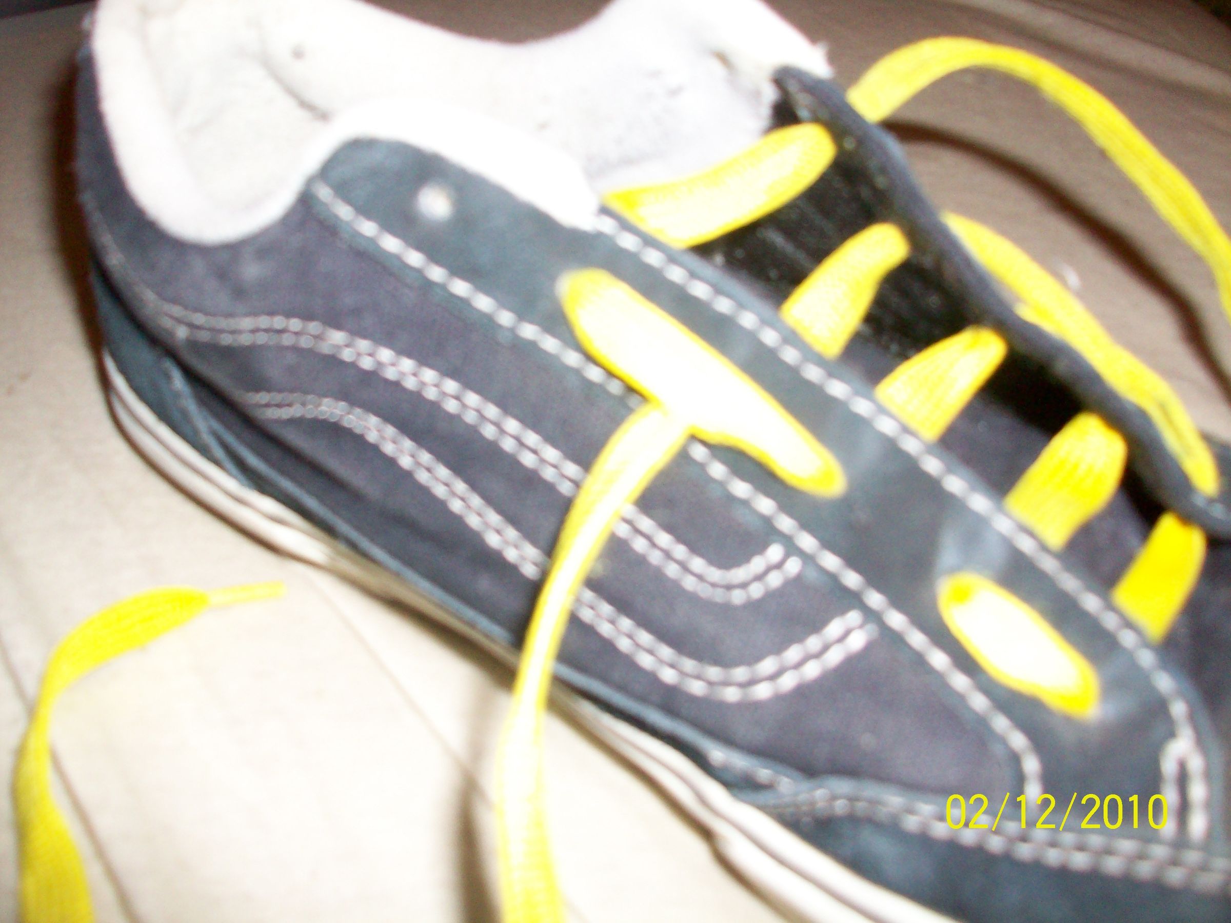 Reuse Bike Inner Tubes for Shoelaces (and Bonus Lacing Idea) 11