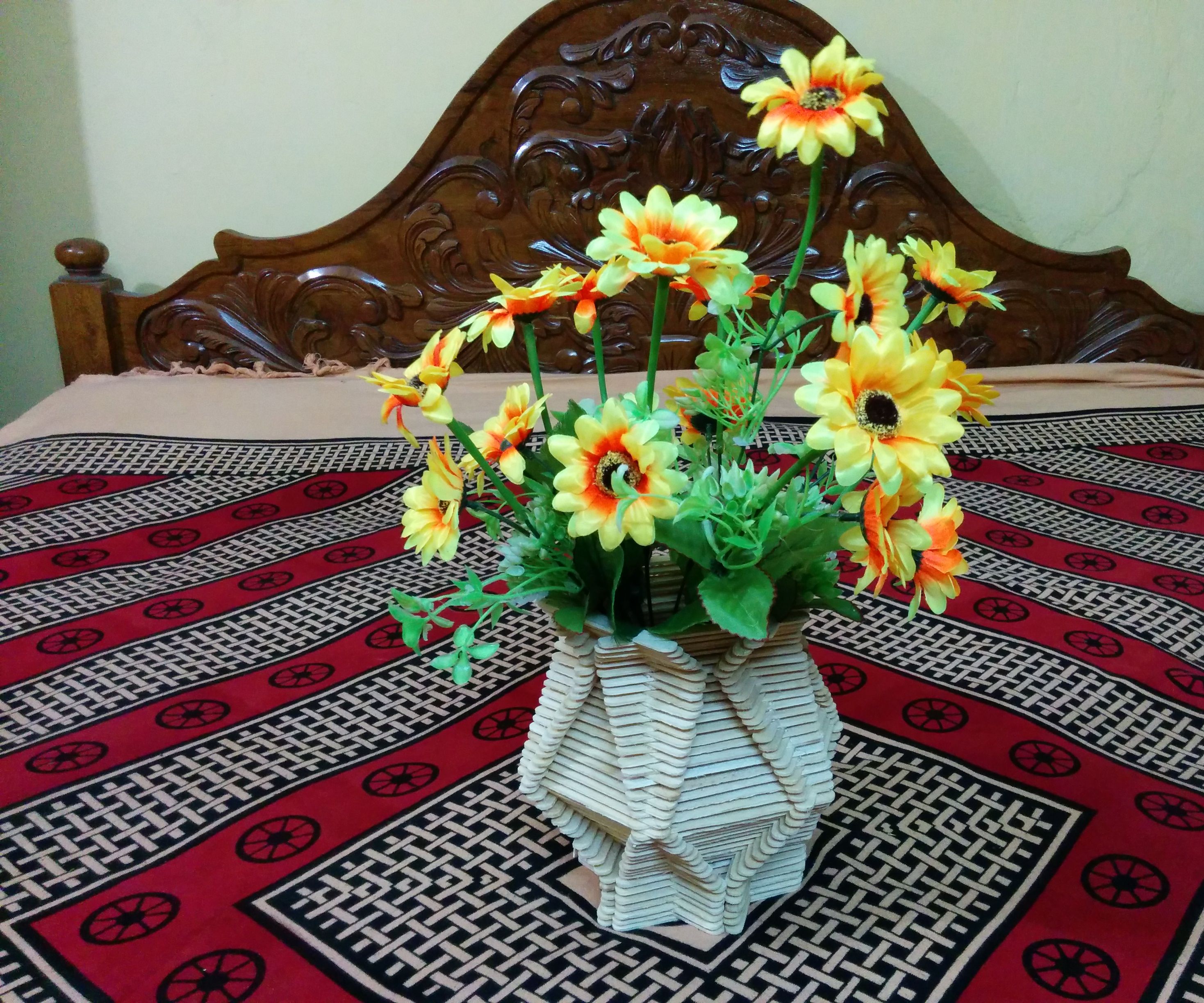 POPSICLE STICKS FLOWER VASE 