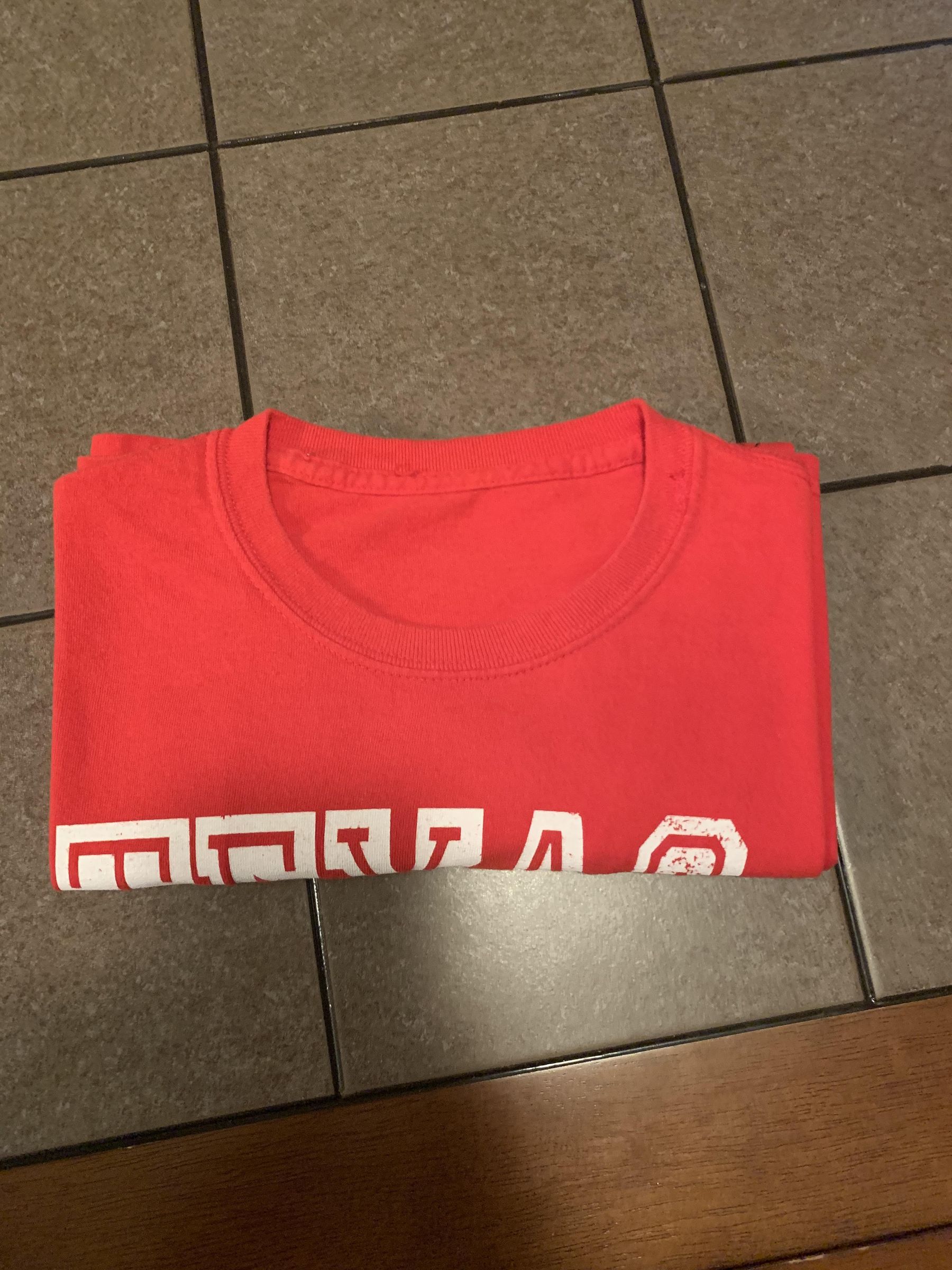 How to Fold a Shirt Like Retail Stores 17 Steps Instructables