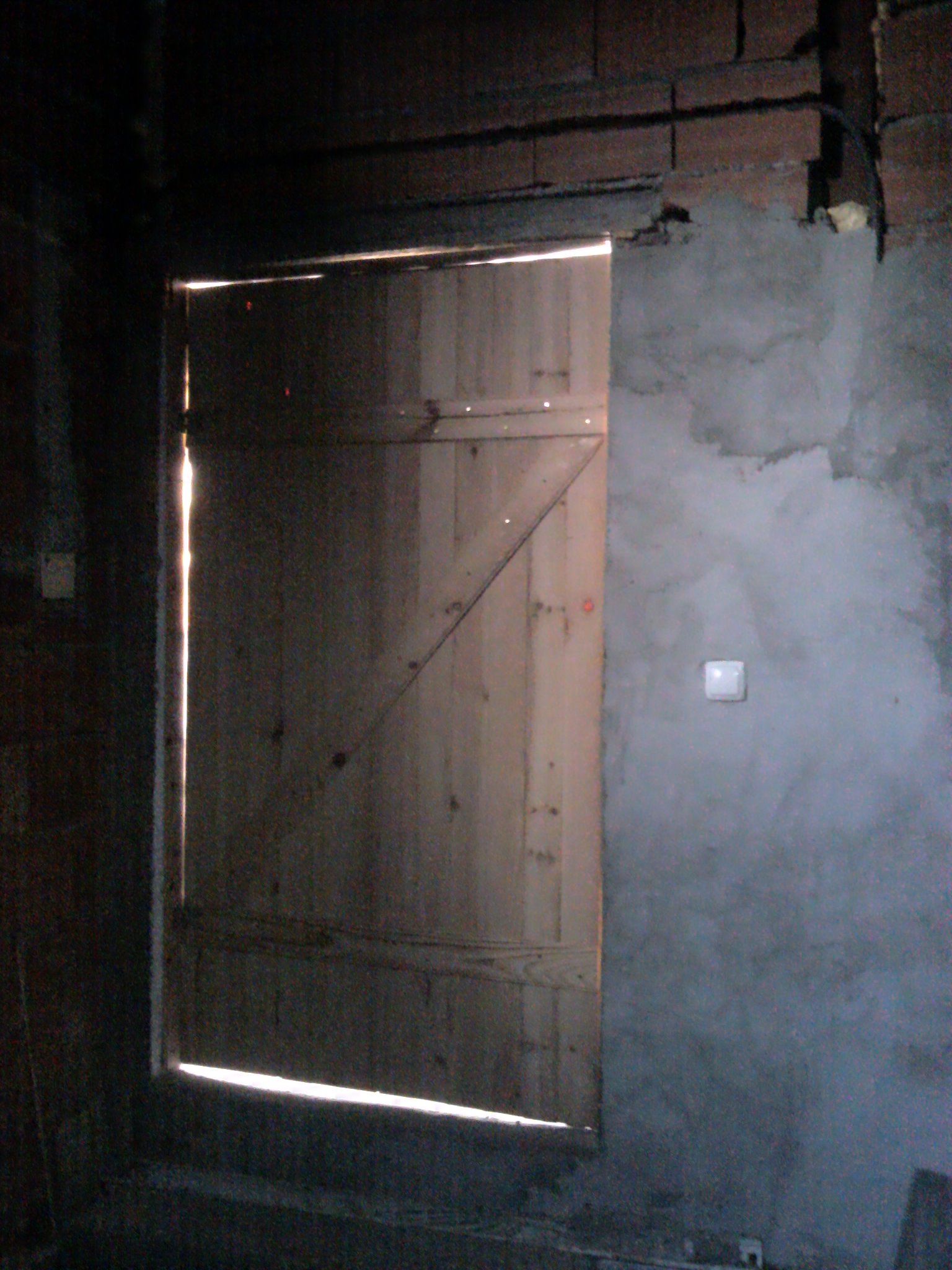 Door wainscoting in pine wood