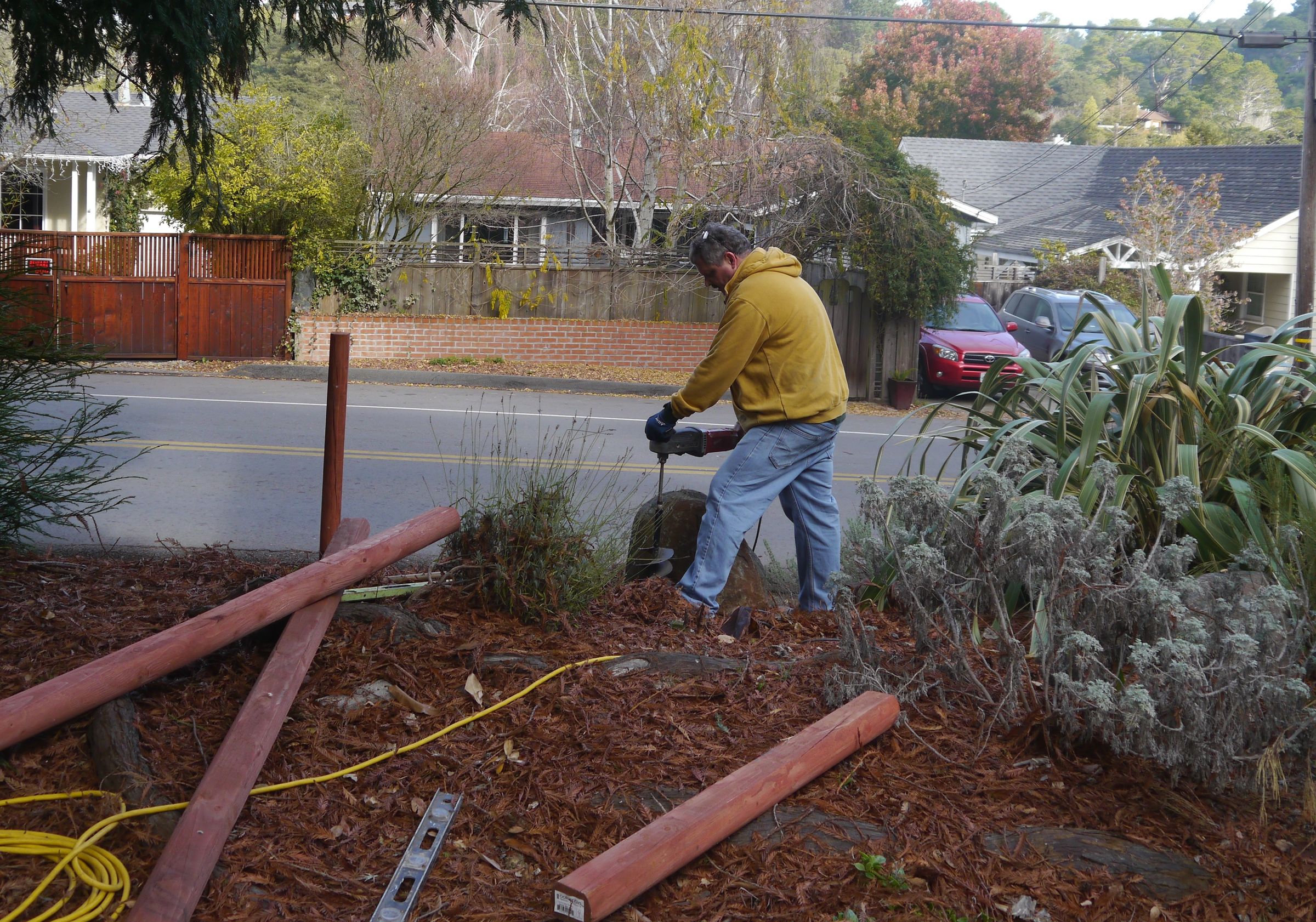 How I Built a Staging for Outdoor Holiday Decorations
