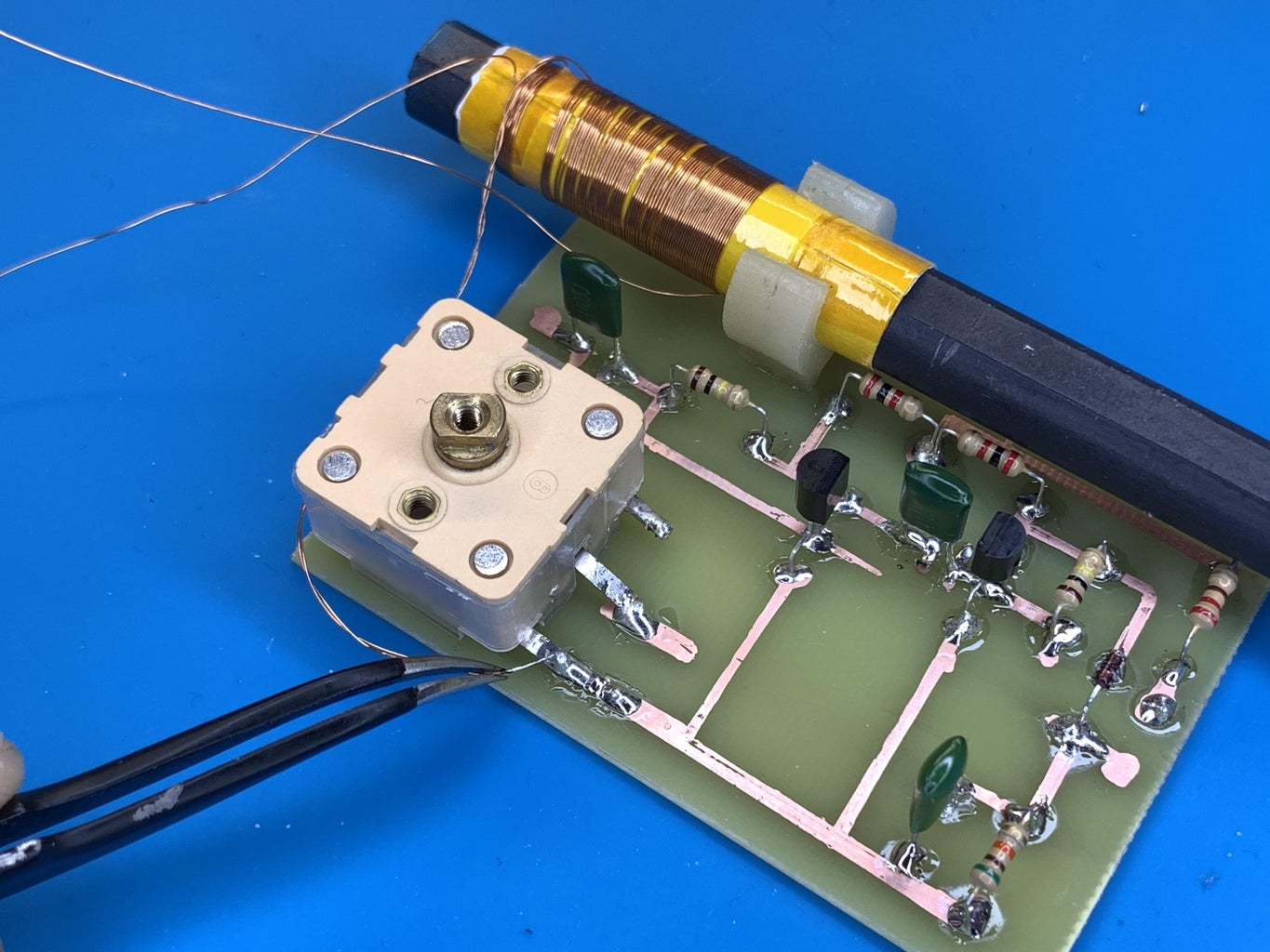 Make a Simple AM Radio : 4 Steps Circuit Diagram