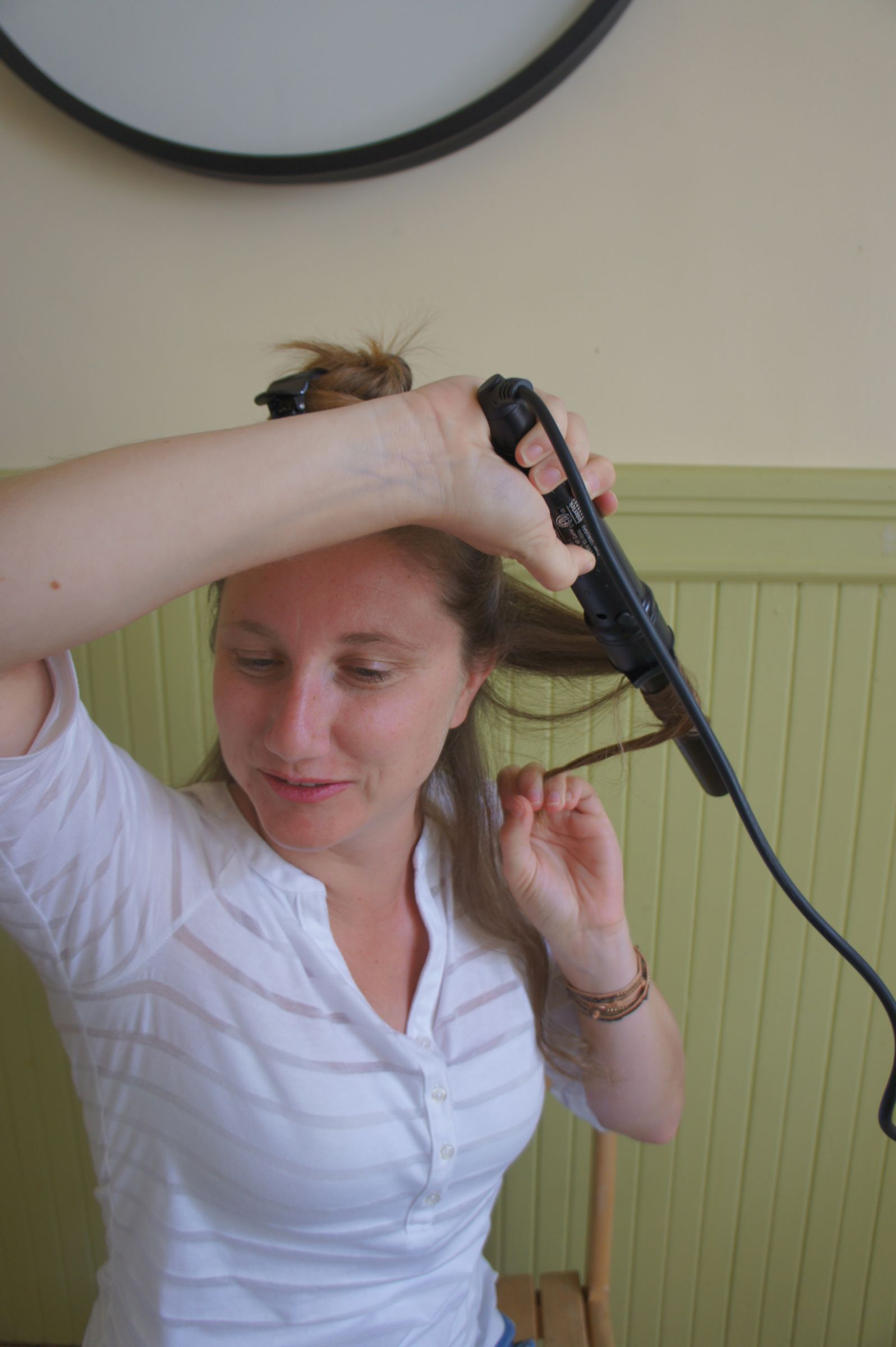 How to Curl Hair With a Wand 4 Steps (with Pictures) Instructables