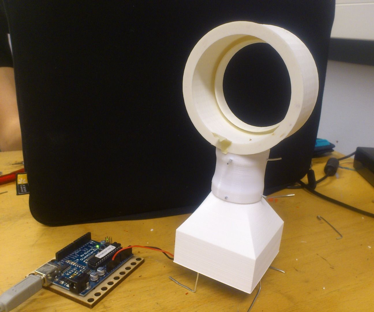 IO TU Delft Course TfCD: Bendable Bladeless Desktop Fan