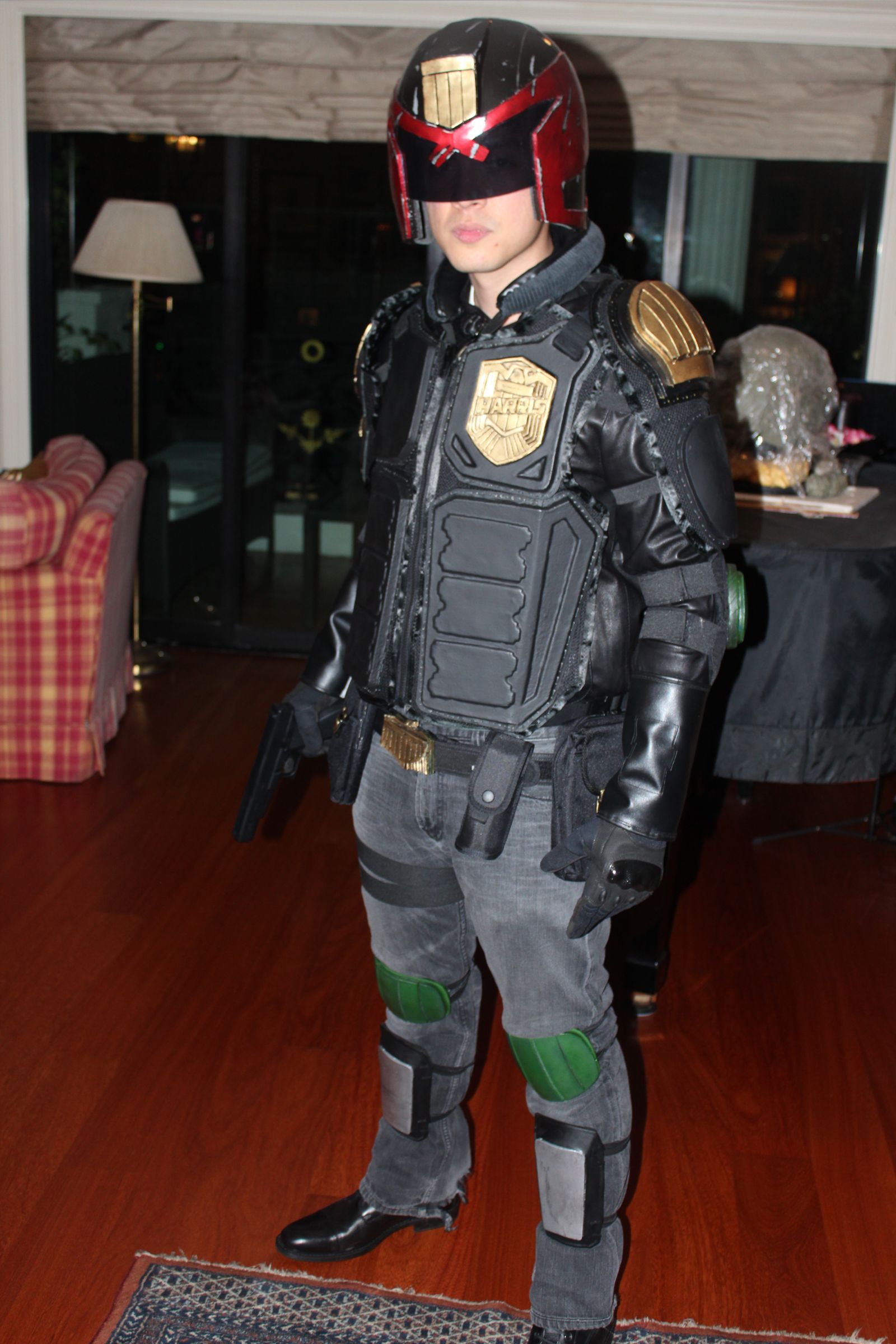 Judge Dredd 2012 Costume New Images Of Karl Urban In “Dredd”