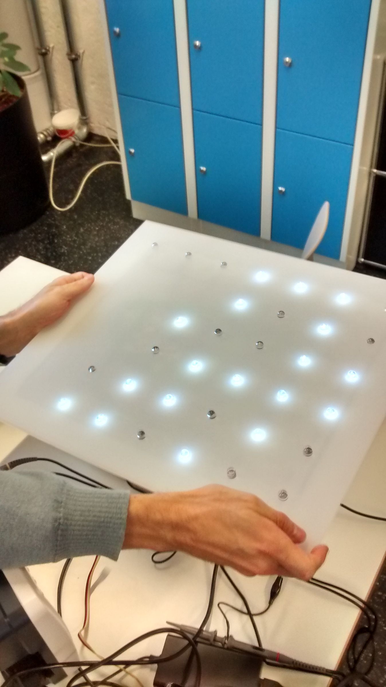 Binary Wall Clock 3 Steps Instructables