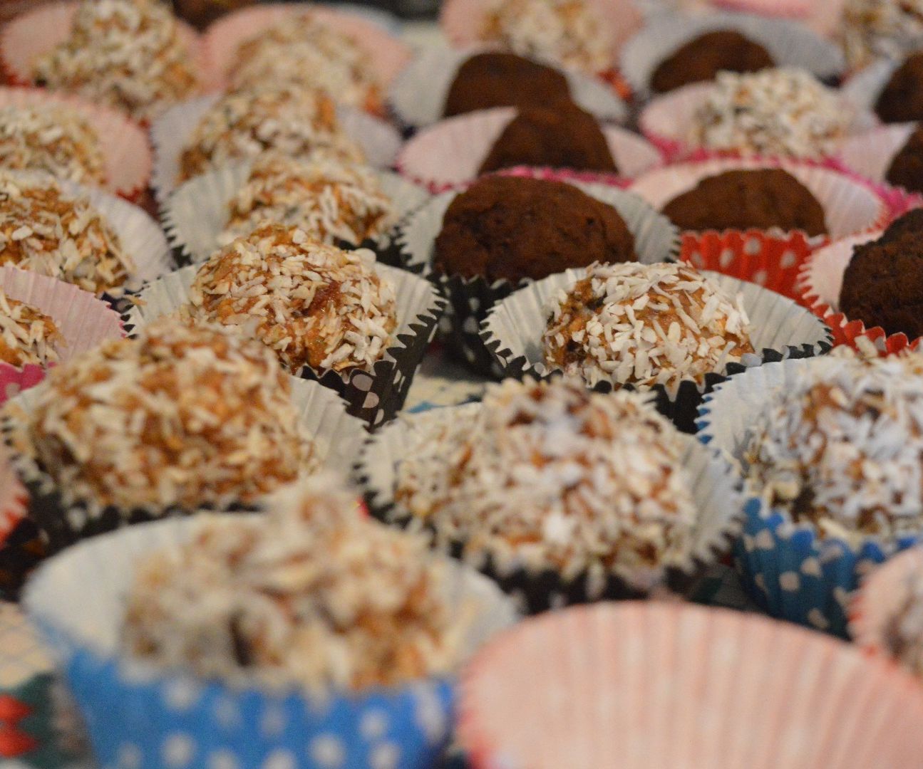 Super Easy Raw Vegan Bonbons