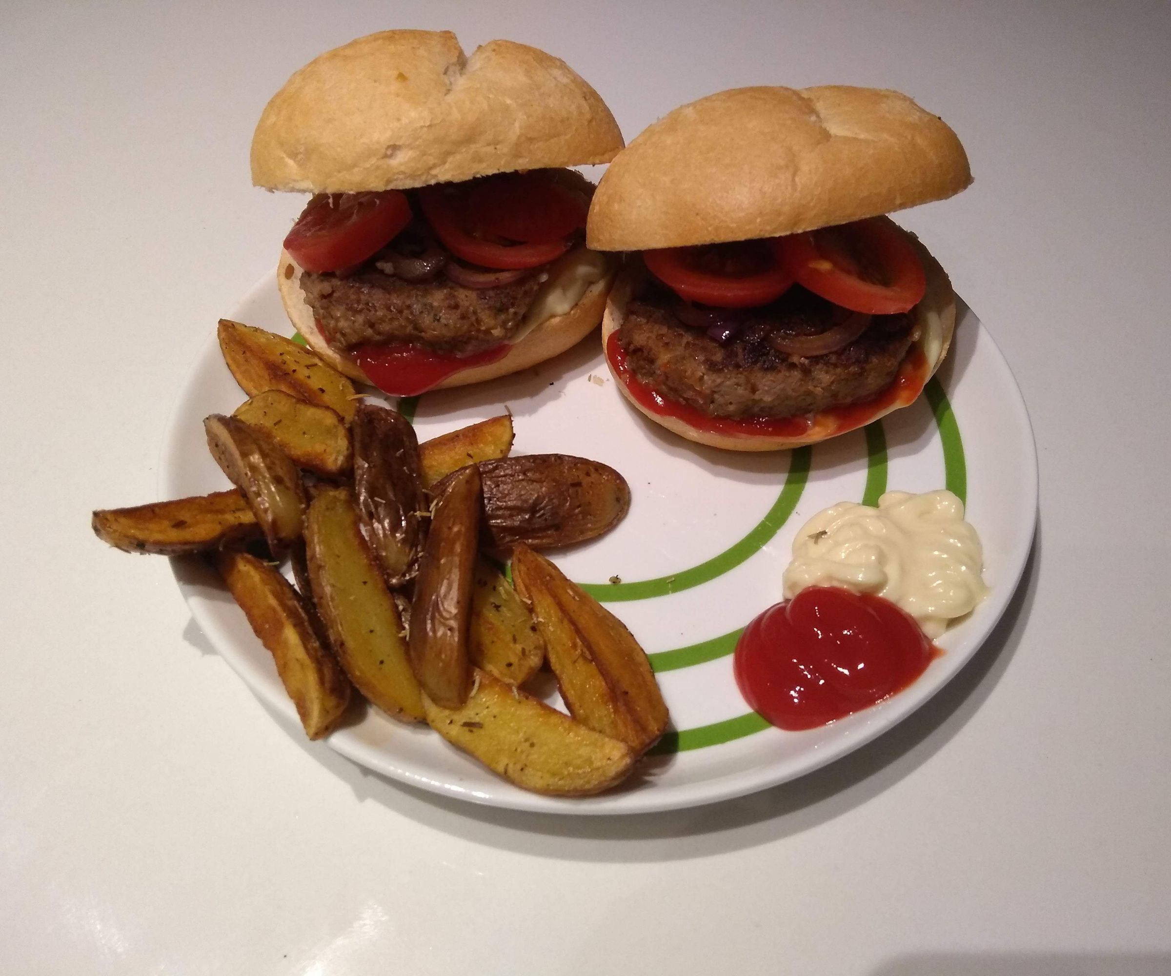 Huisgemaakte Hamburger Met Knapperige Krielkwartjes