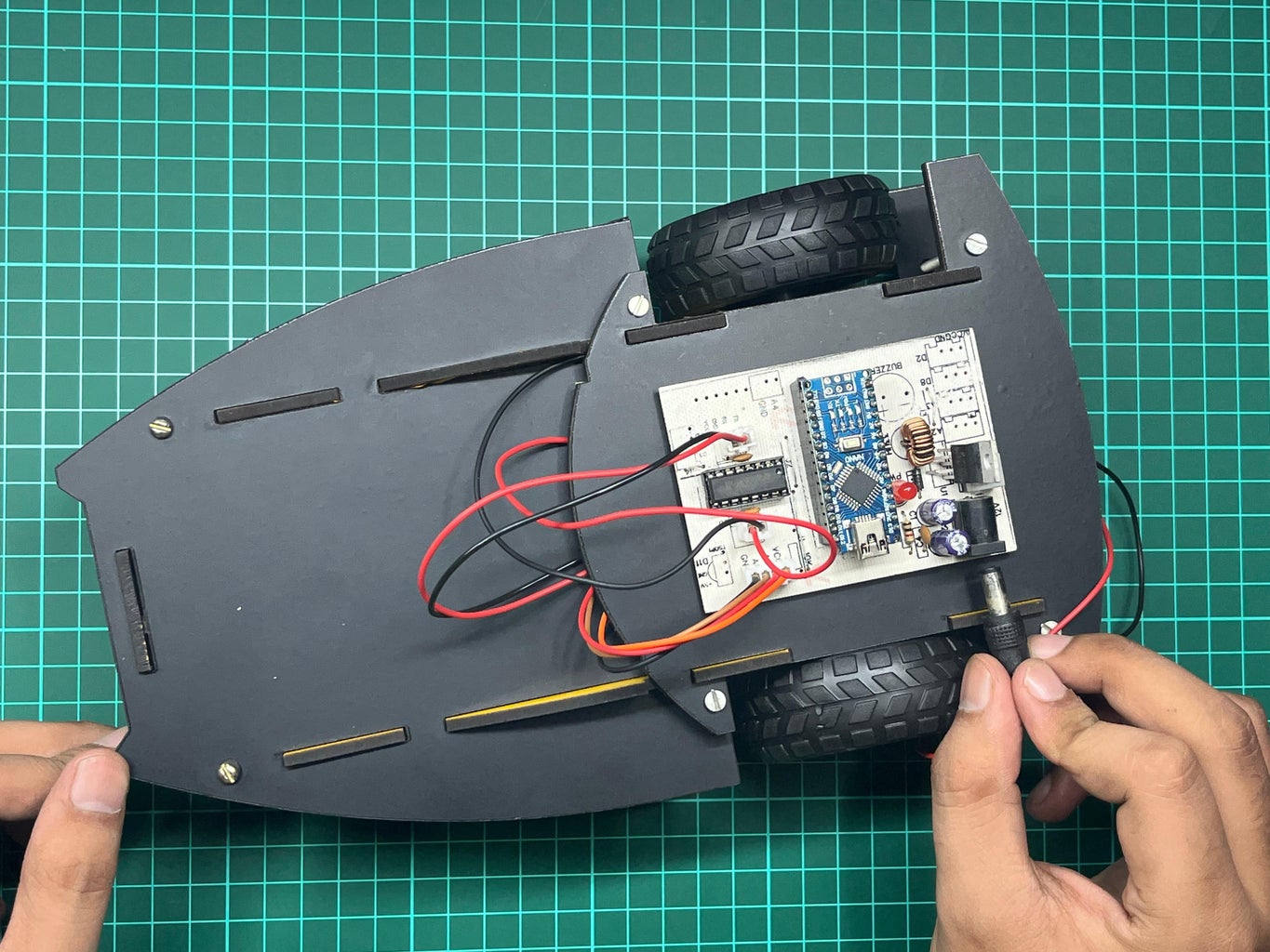 Obstacle Avoiding Robot Car Using Arduino : 12 Steps - Instructables