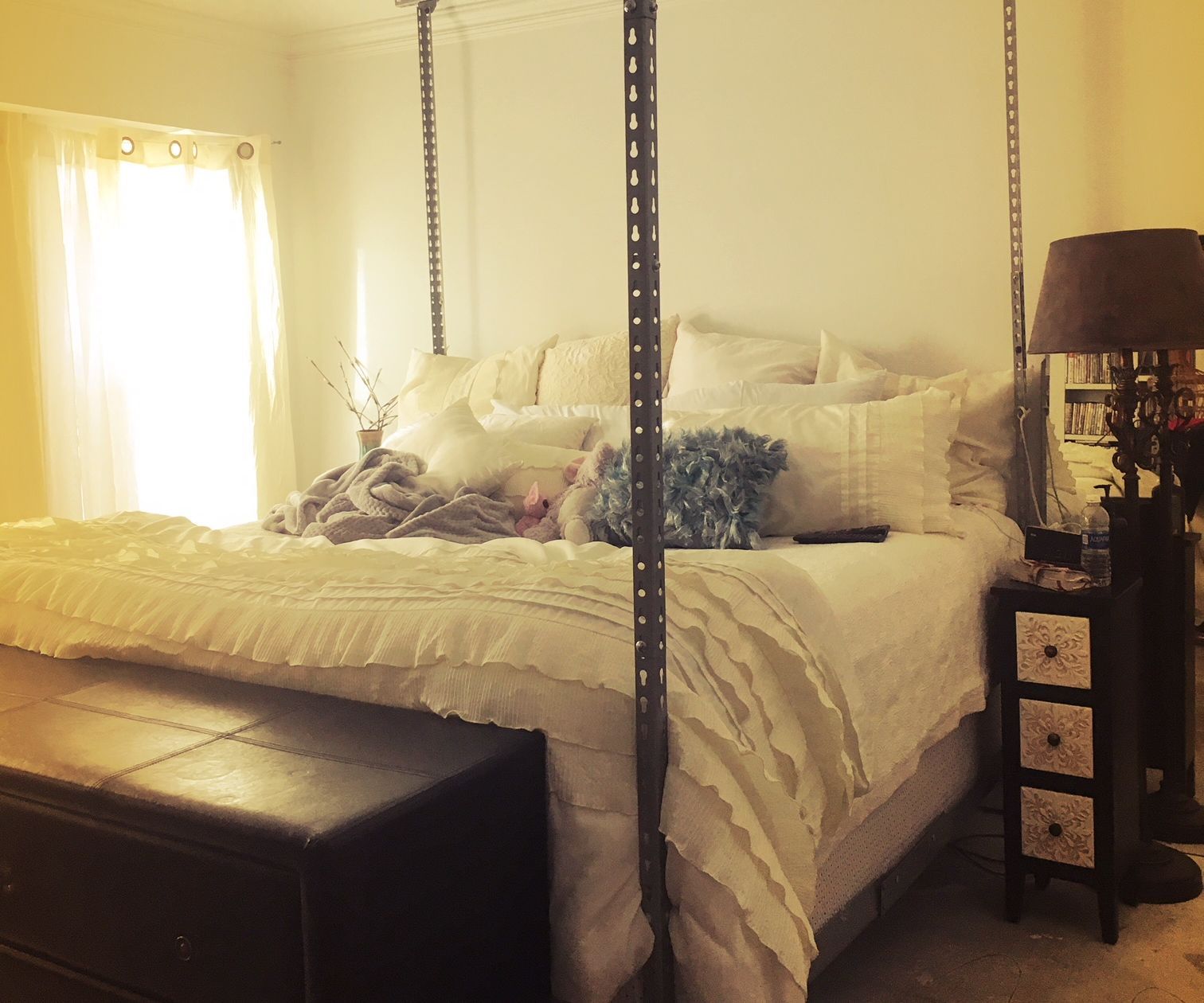 Sleep Through Small Earthquakes with a Metal Hanging Bed
