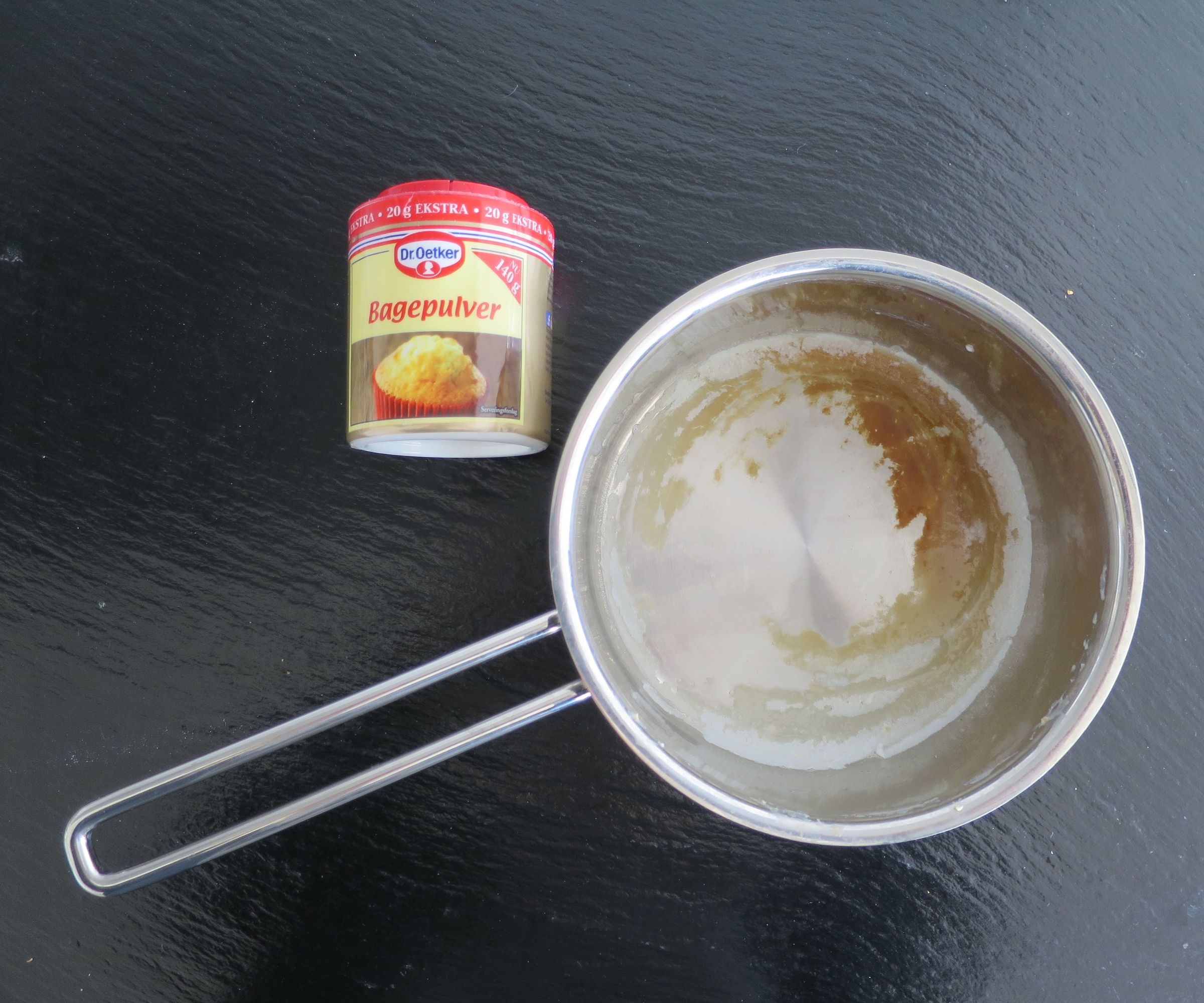 Burnt Pan/ Pot: Easy Removal With Baking Powder 