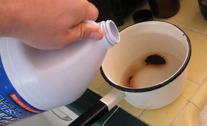 Removing Burnt-On Pot Stains