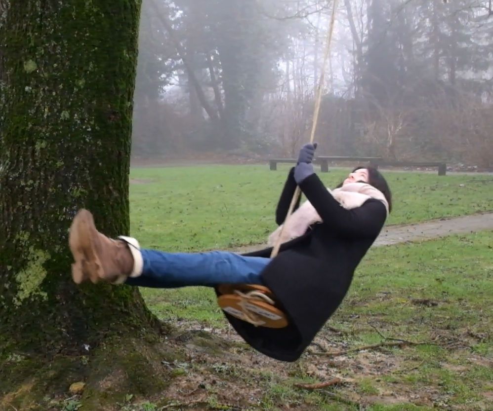 Lightweight portable swing